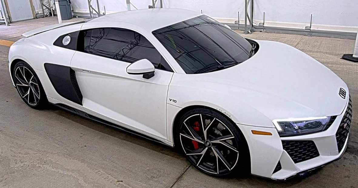 2021 Audi R8 V10 quattro (Type 4S), 2/4