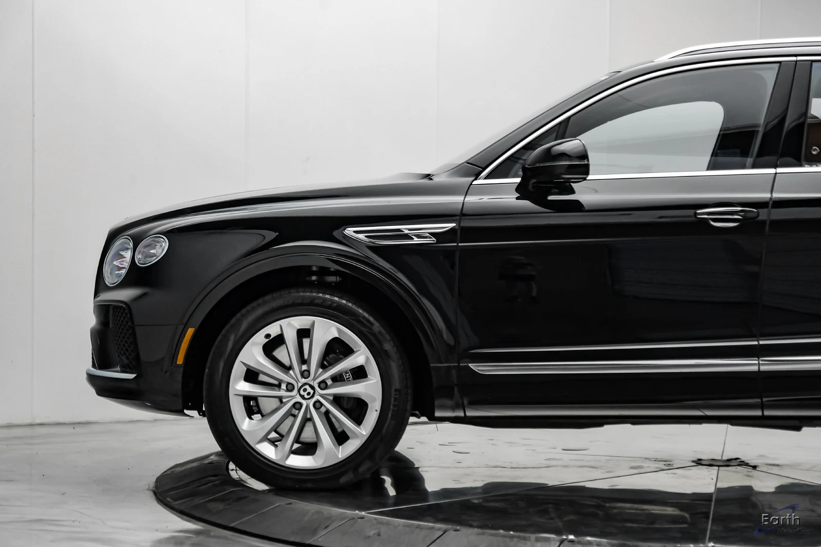2023 Bentley Bentayga EWB V8, 6/30