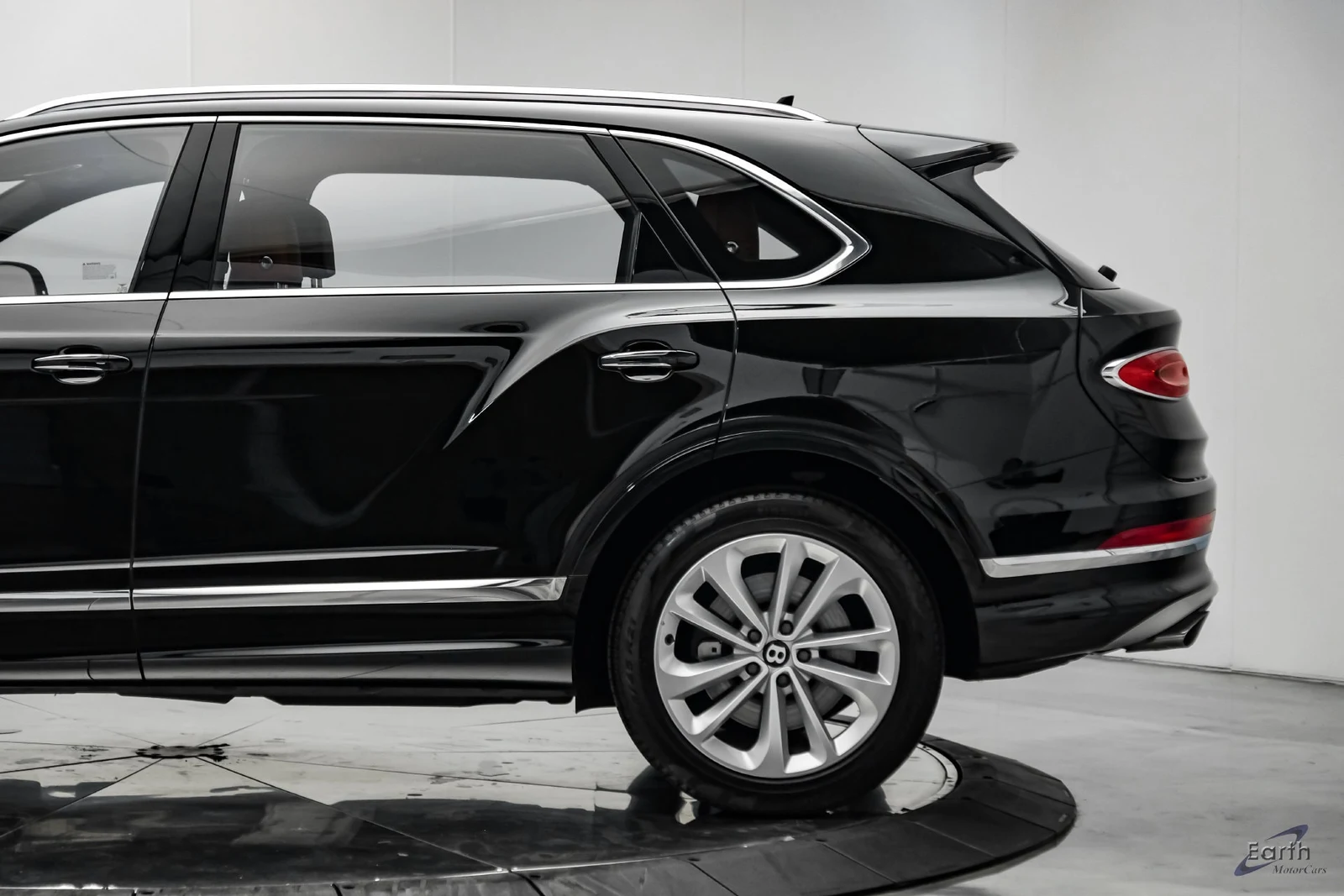 2023 Bentley Bentayga EWB V8, 7/30