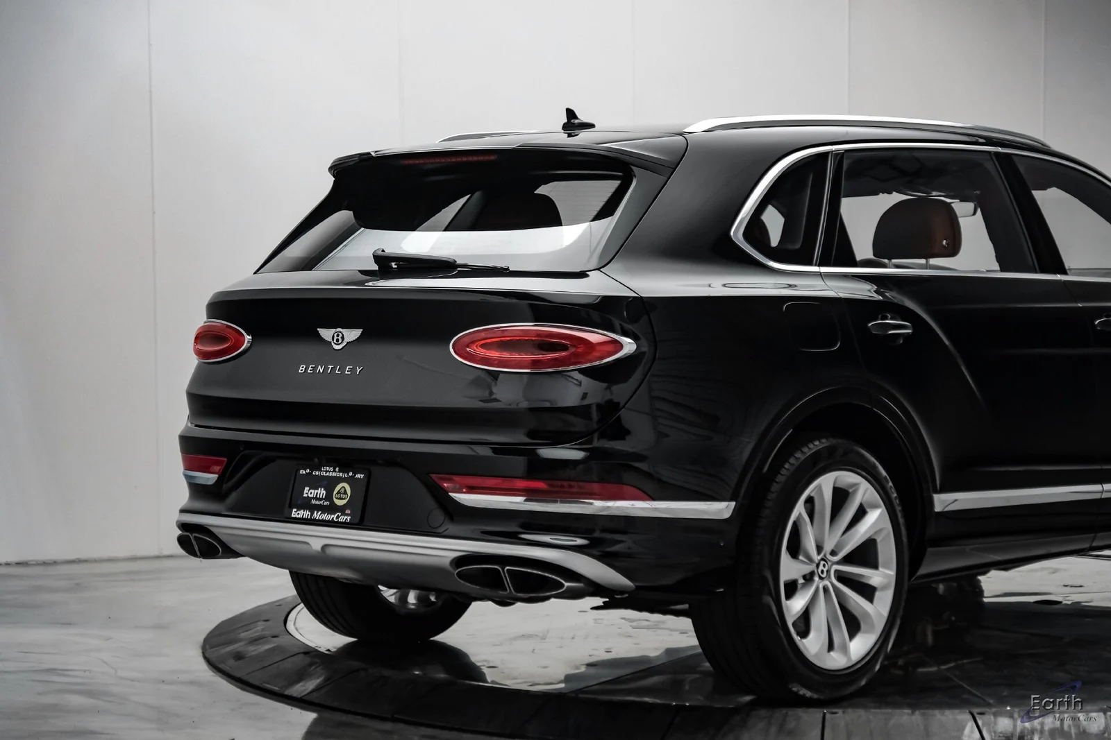 2023 Bentley Bentayga EWB V8, 15/30