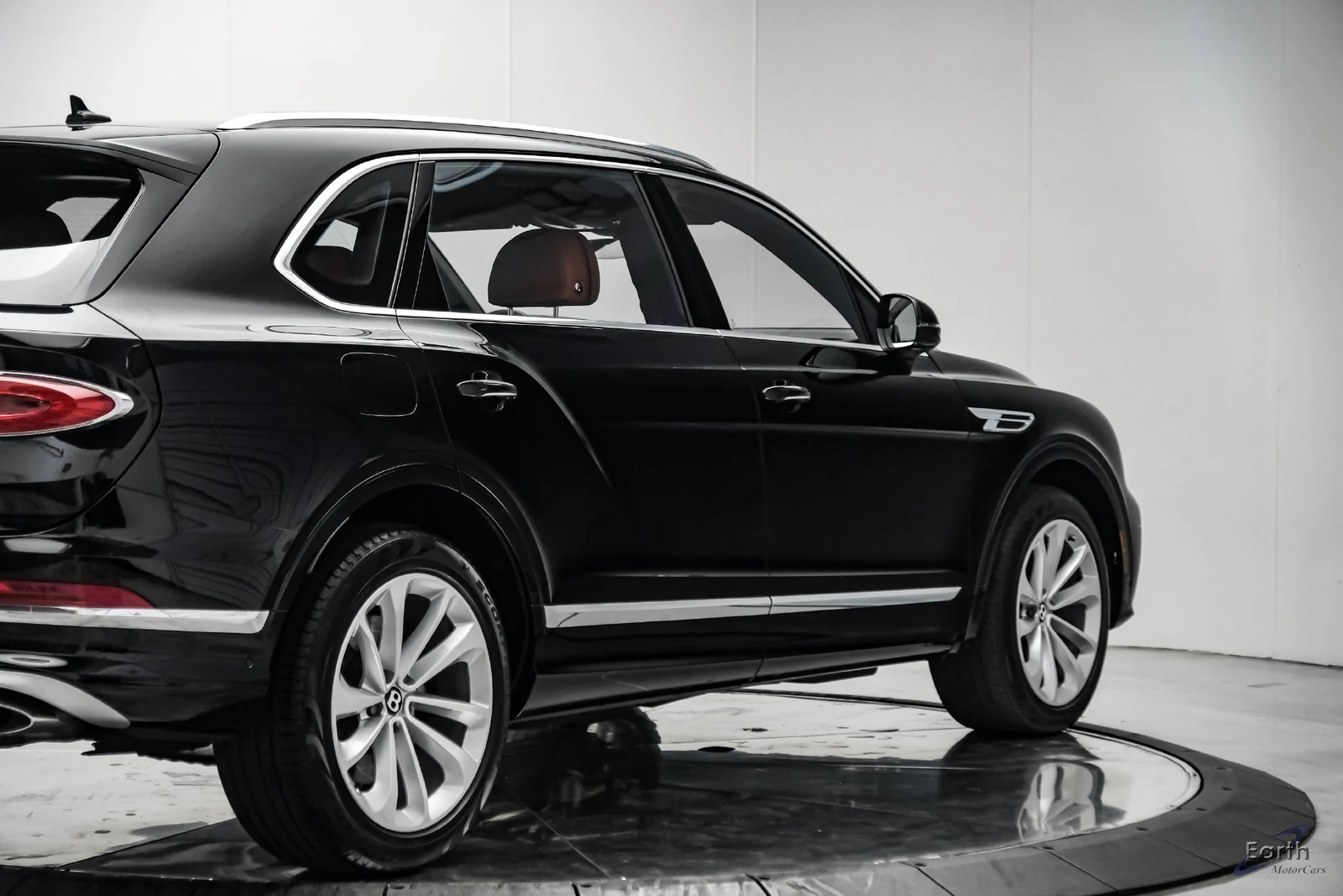 2023 Bentley Bentayga EWB V8, 16/30