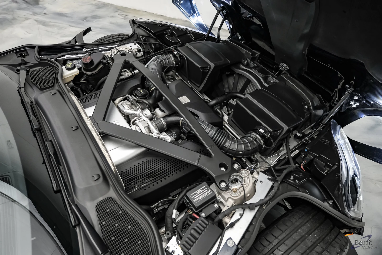 2021 Aston Martin DB11 V8, 5/27