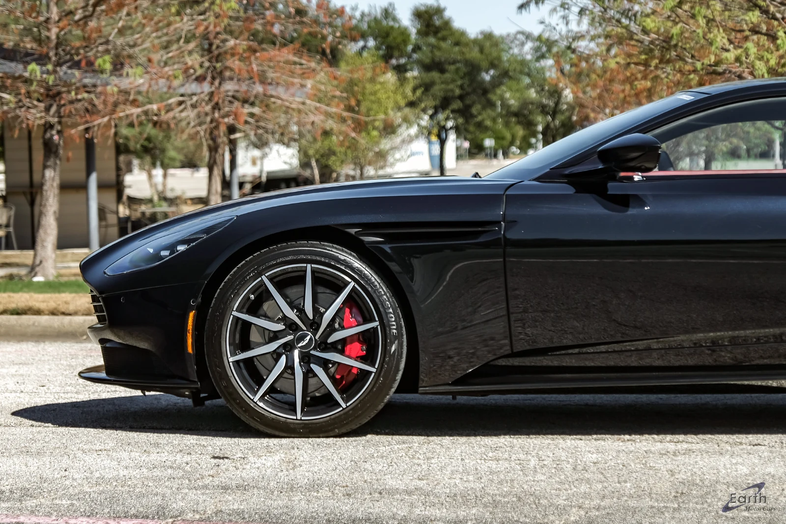 2021 Aston Martin DB11 V8, 8/27