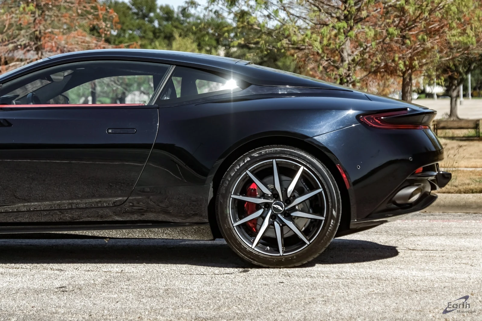 2021 Aston Martin DB11 V8, 9/27
