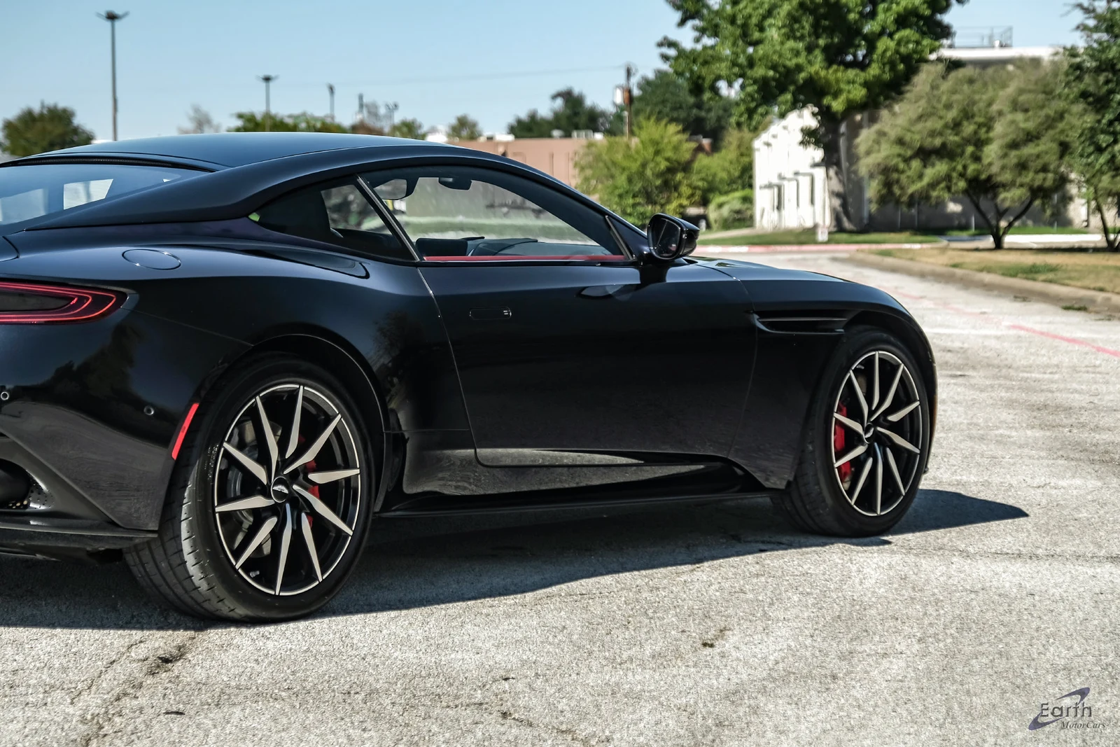 2021 Aston Martin DB11 V8, 18/27