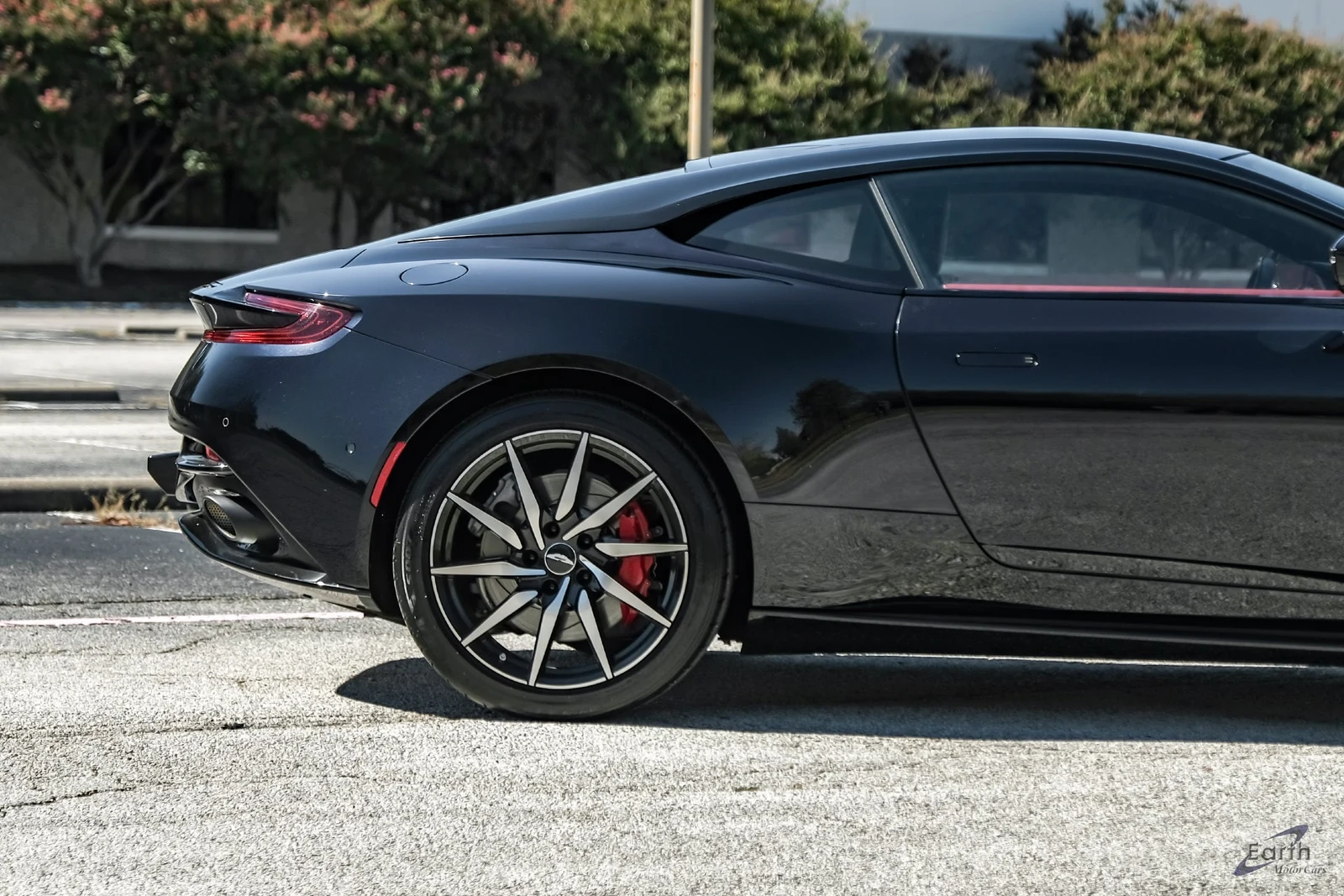2021 Aston Martin DB11 V8, 20/27