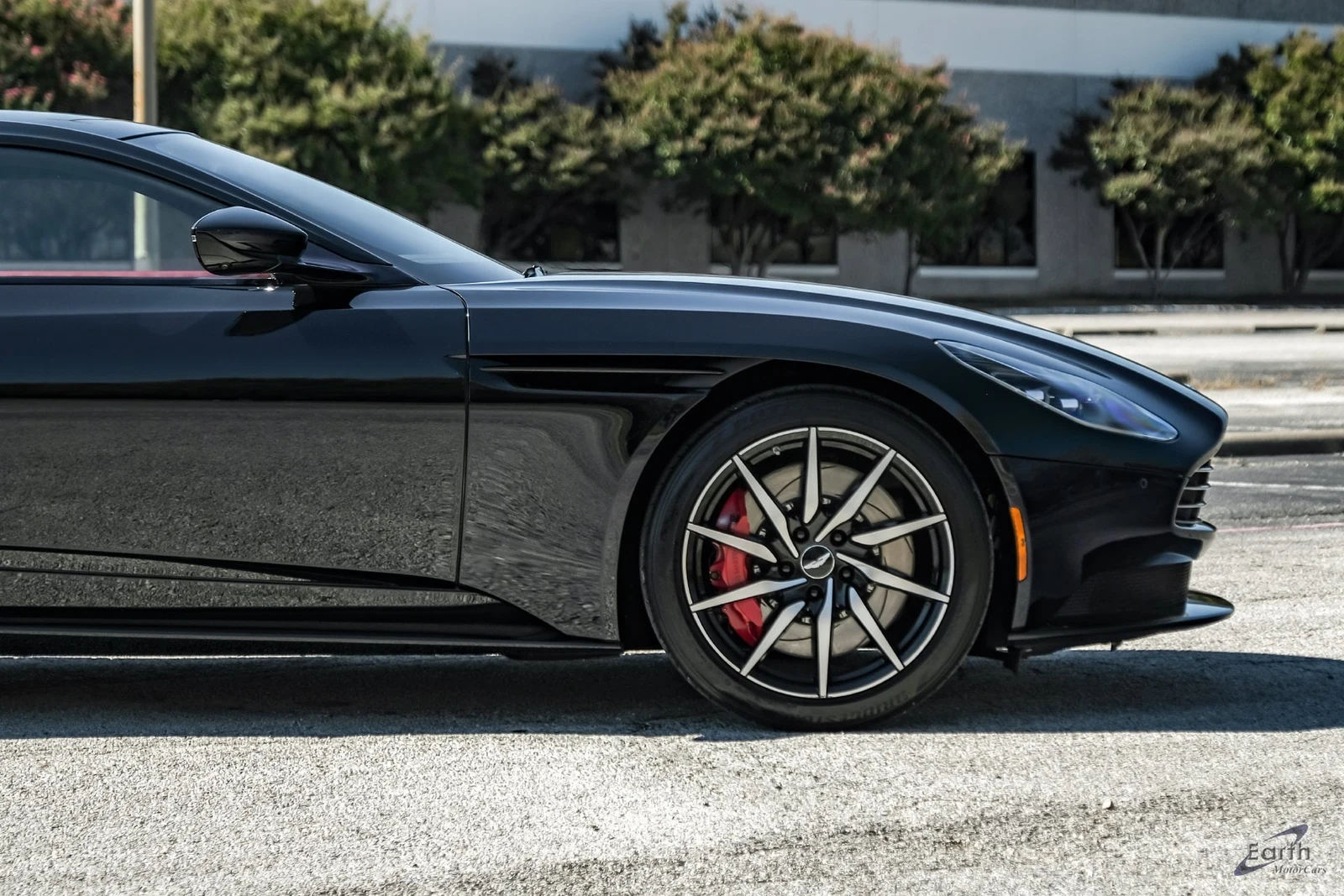 2021 Aston Martin DB11 V8, 21/27
