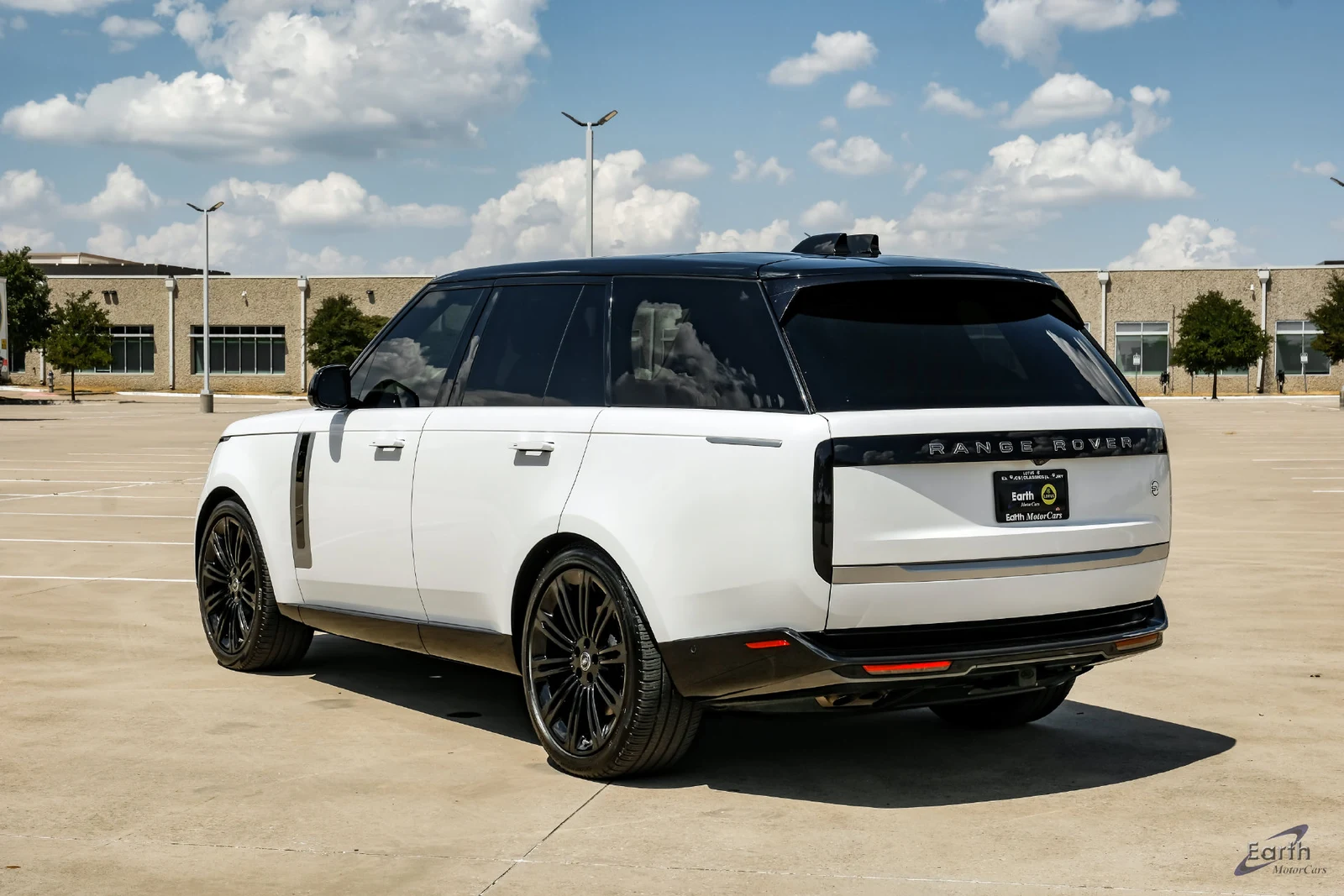 2024 Land Rover Range Rover SV (L460), 8/28
