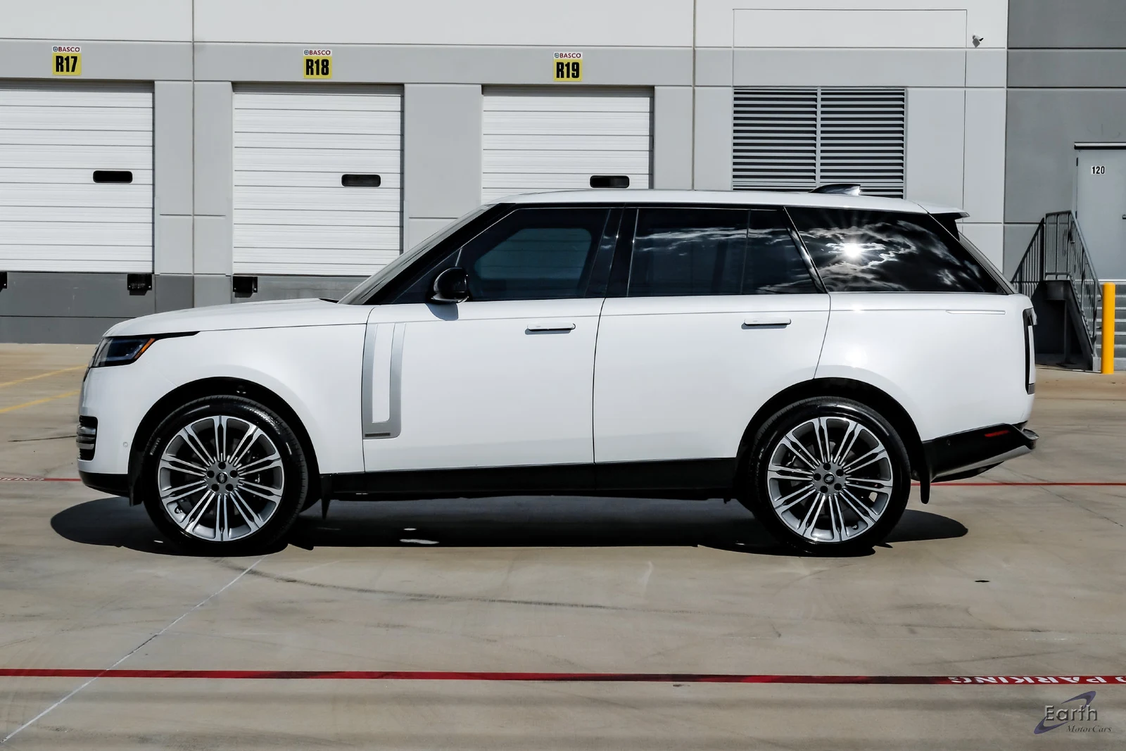 2025 Land Rover Range Rover Autobiography (L460), 4/28