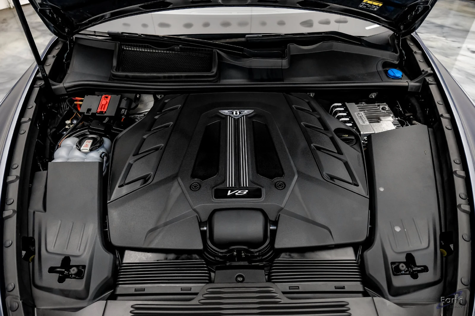 2023 Bentley Bentayga EWB V8, 3/28