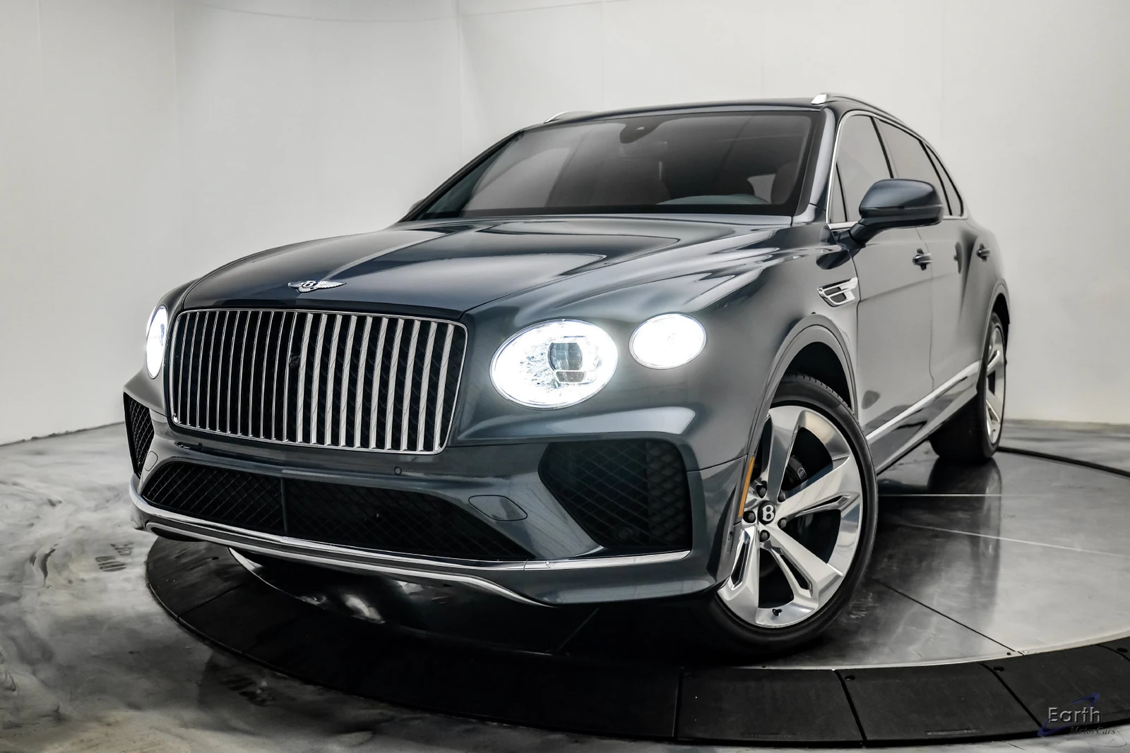 2023 Bentley Bentayga EWB V8, 4/28
