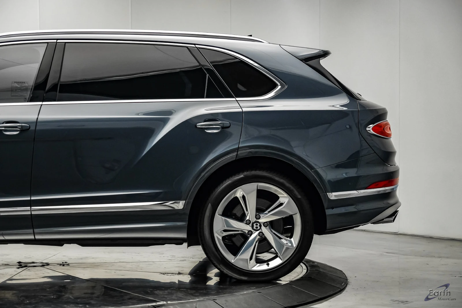 2023 Bentley Bentayga EWB V8, 7/28