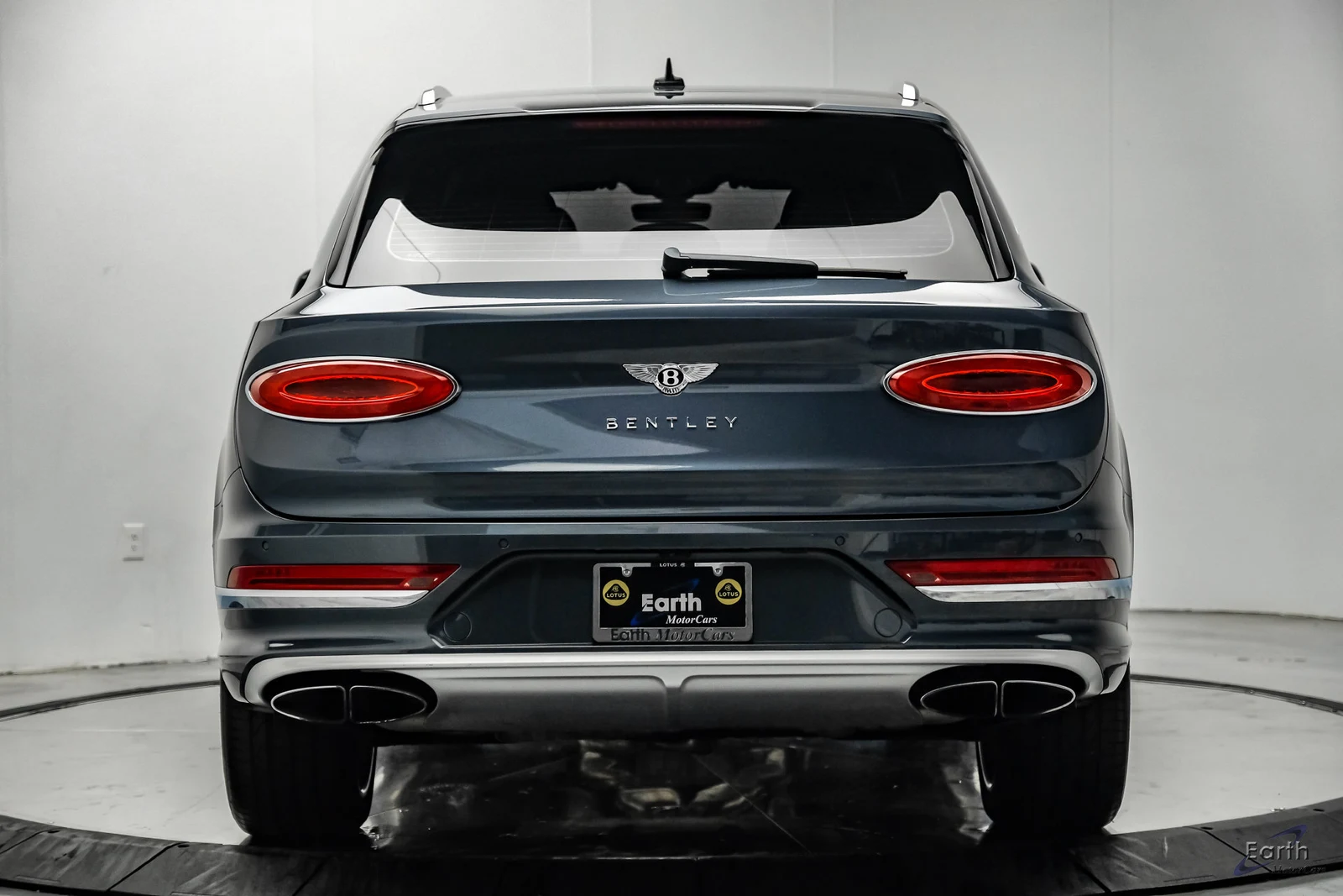 2023 Bentley Bentayga EWB V8, 10/28