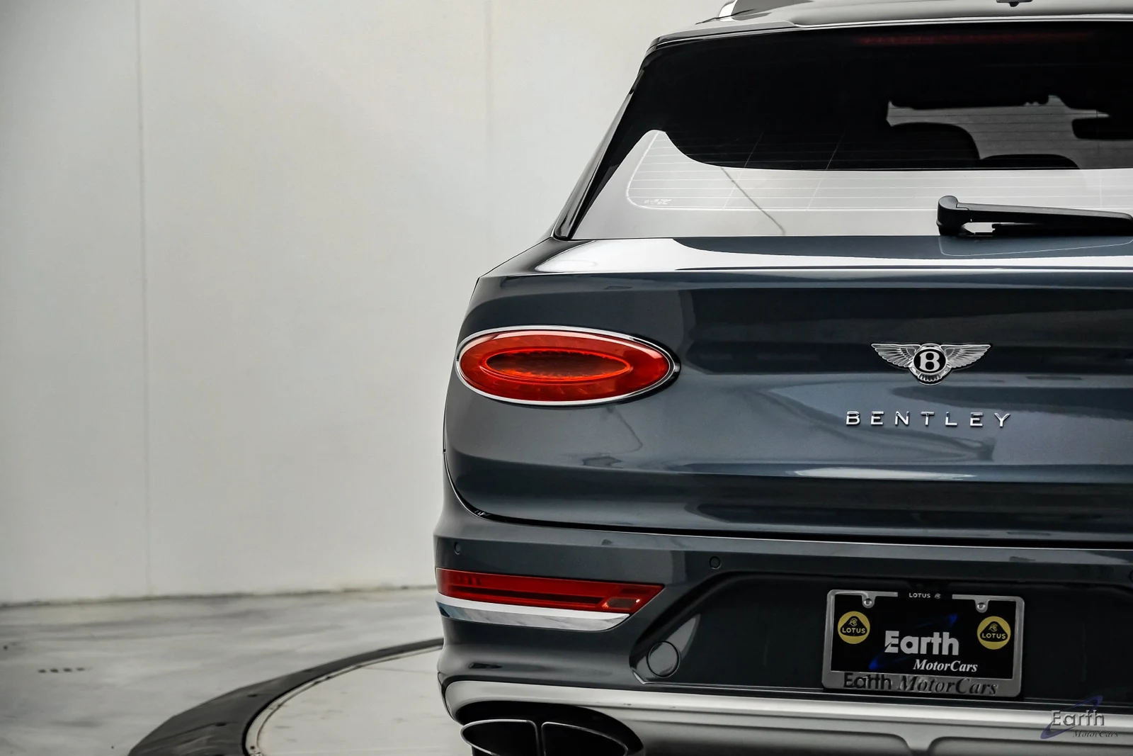 2023 Bentley Bentayga EWB V8, 12/28