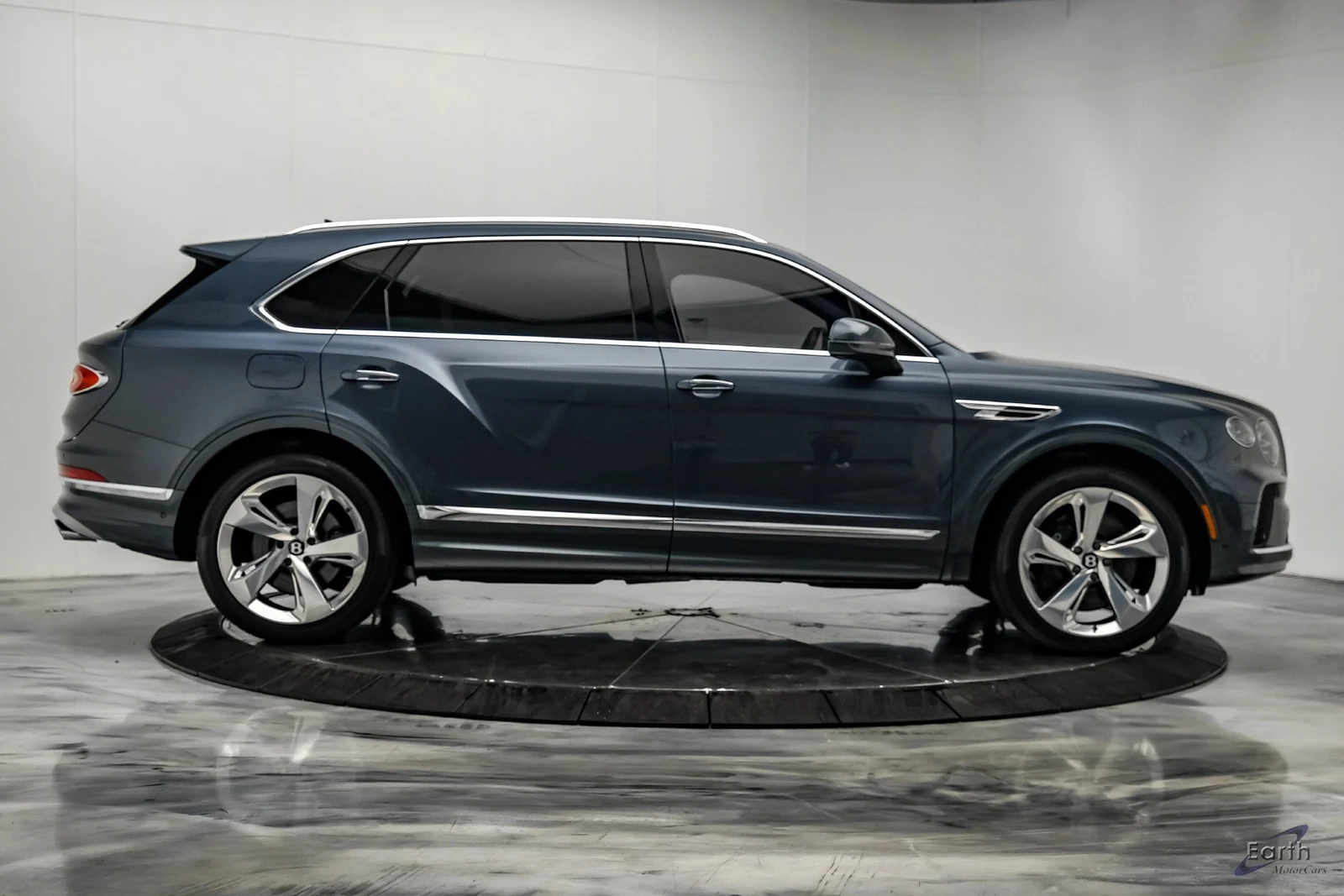 2023 Bentley Bentayga EWB V8, 17/28