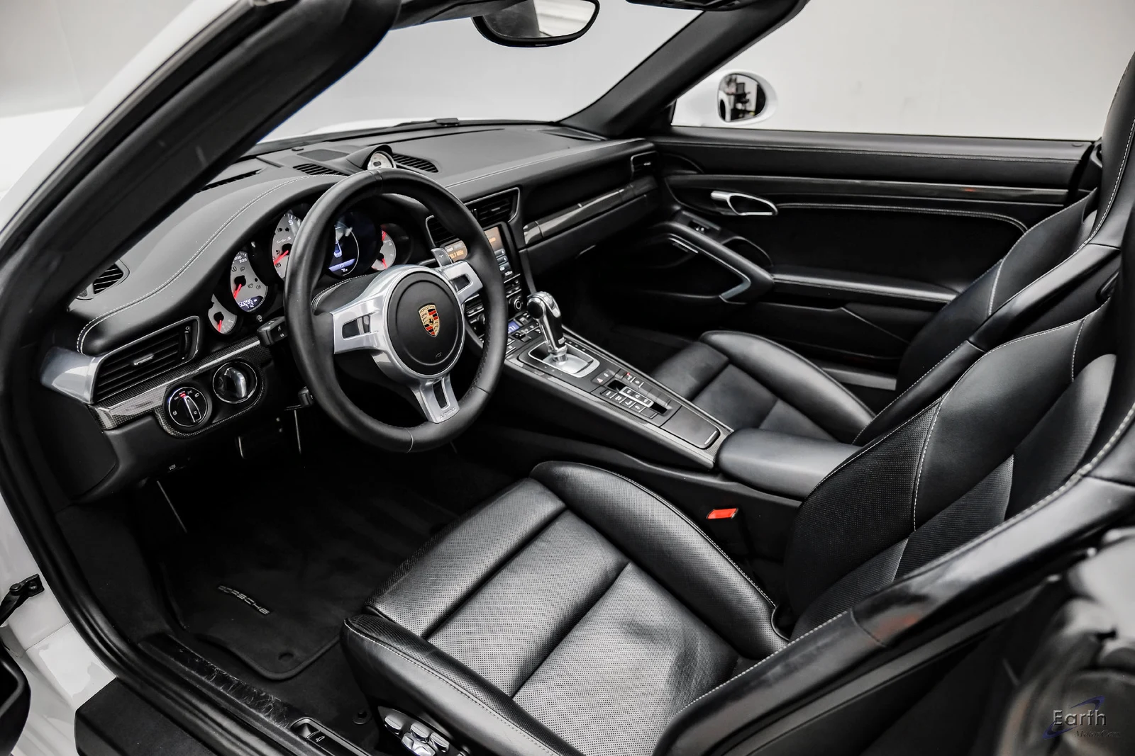 2016 Porsche 911 Turbo S Cabriolet (991.1), 2/27