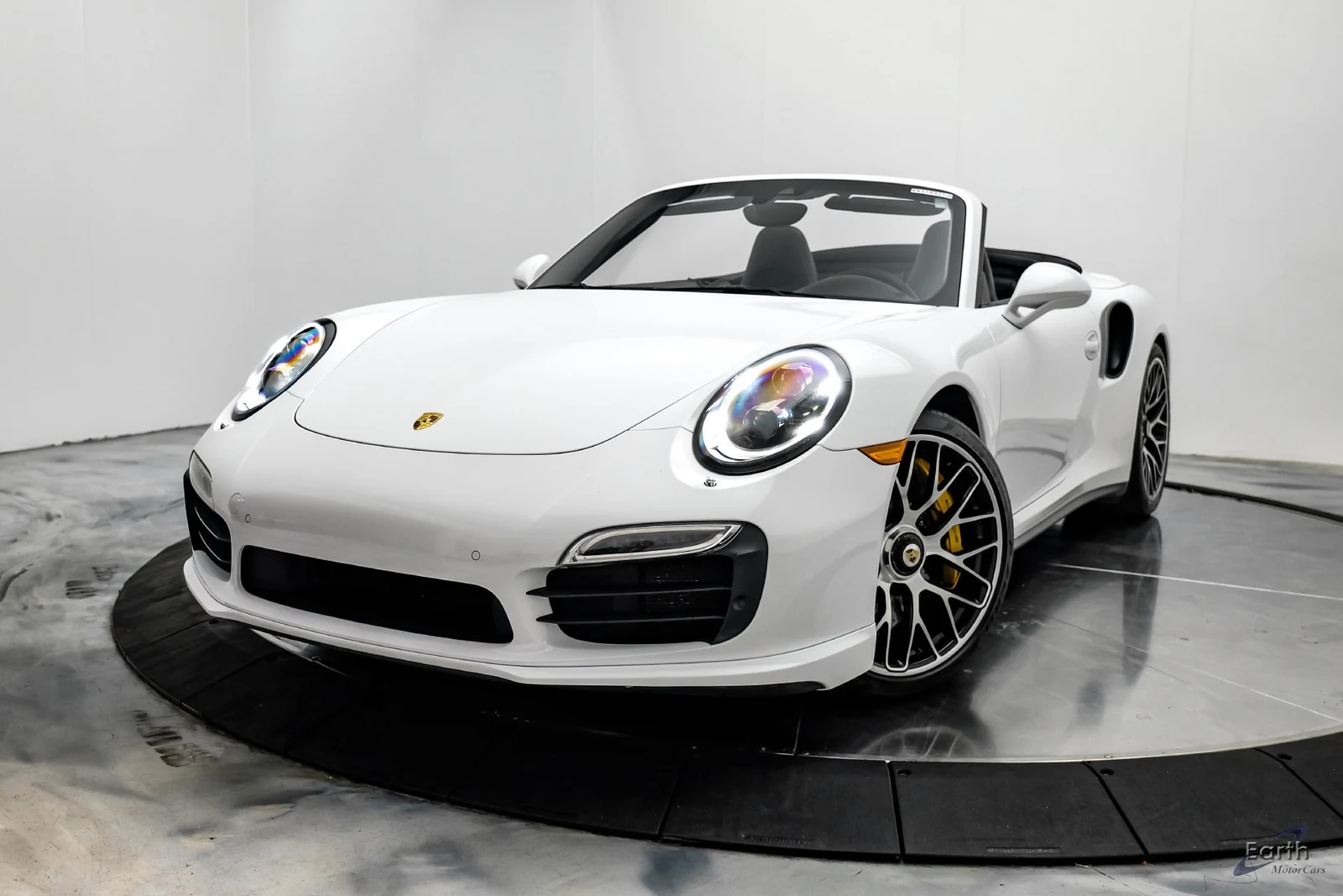 2016 Porsche 911 Turbo S Cabriolet (991.1), 3/27