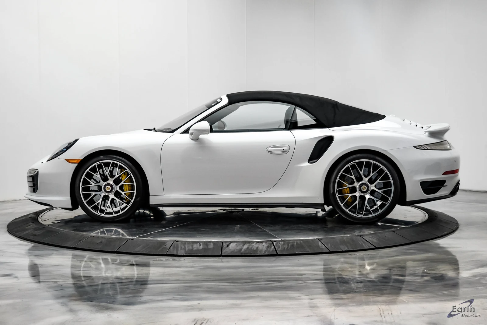 2016 Porsche 911 Turbo S Cabriolet (991.1), 4/27
