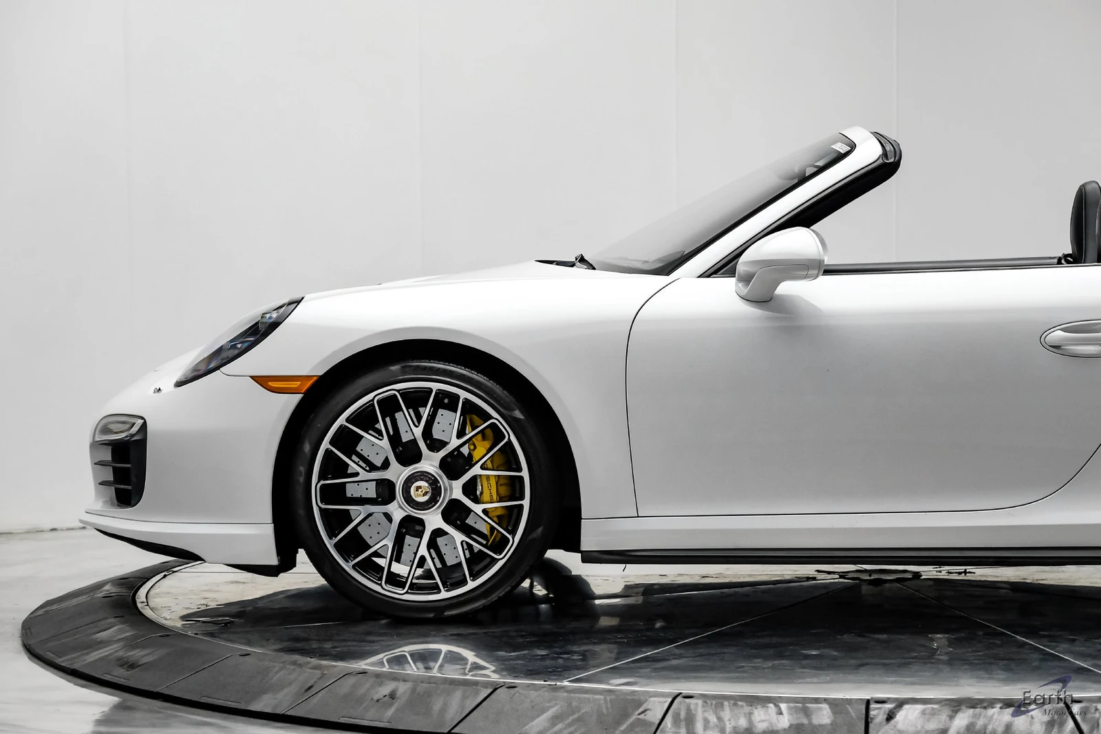 2016 Porsche 911 Turbo S Cabriolet (991.1), 5/27