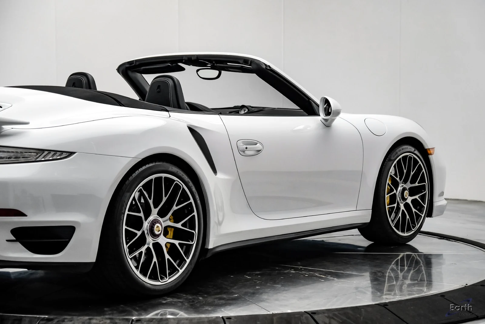 2016 Porsche 911 Turbo S Cabriolet (991.1), 19/27