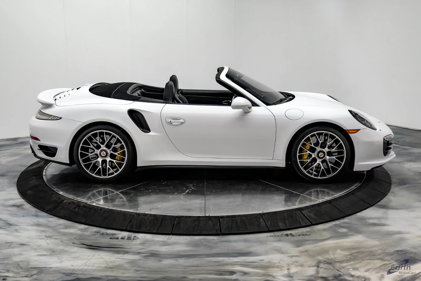 2016 Porsche 911 Turbo S Cabriolet (991.1), 20/27