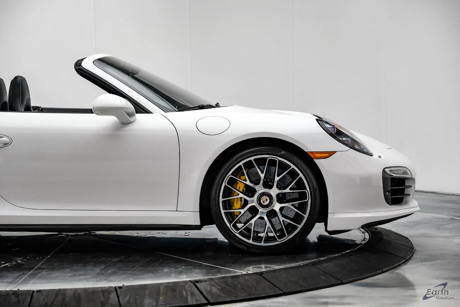2016 Porsche 911 Turbo S Cabriolet (991.1), 23/27