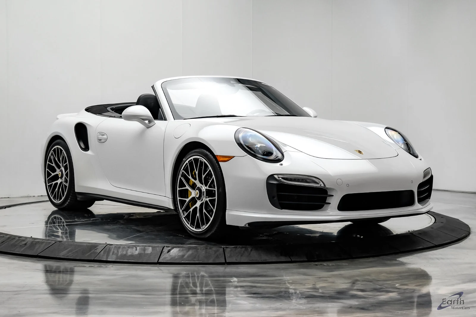 2016 Porsche 911 Turbo S Cabriolet (991.1), 24/27