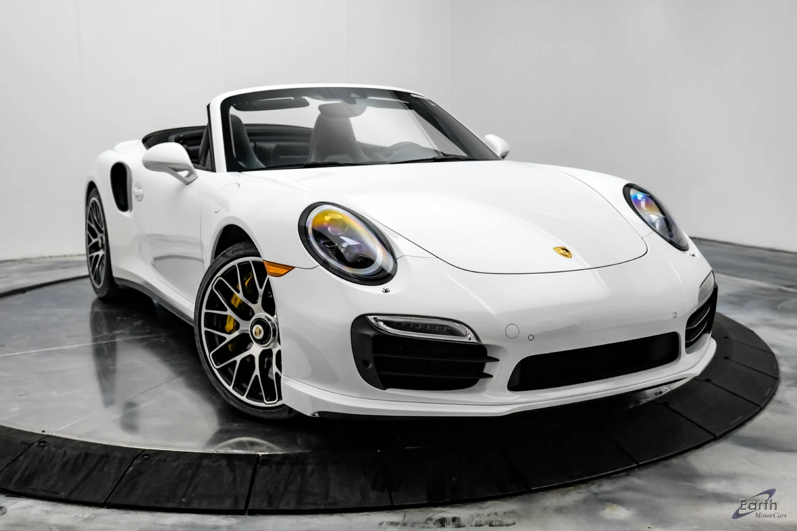 2016 Porsche 911 Turbo S Cabriolet (991.1), 26/27