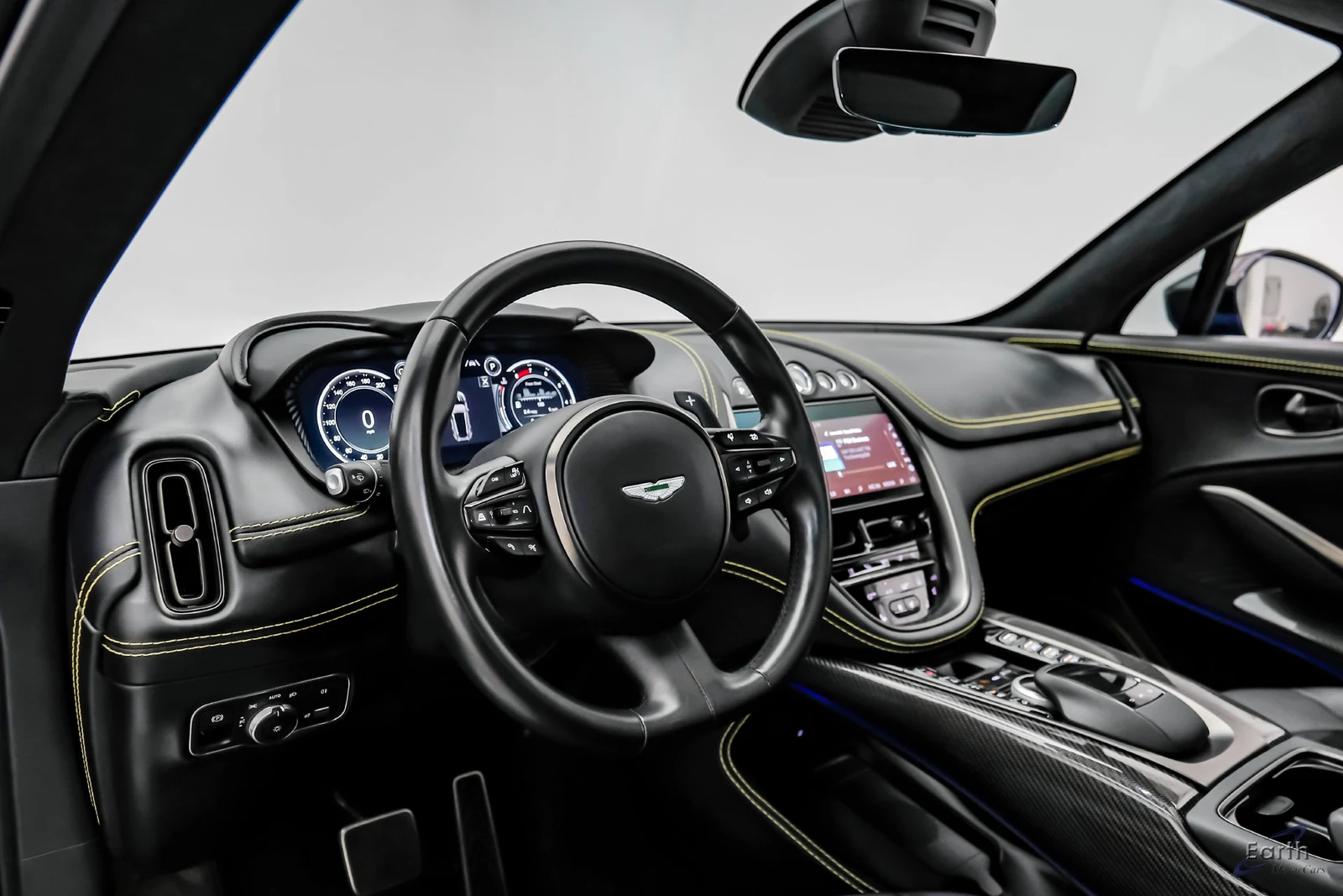 2023 Aston Martin DBX V8, 2/28