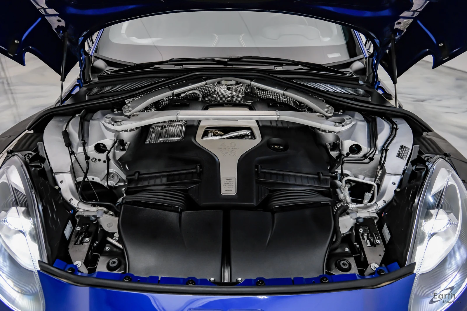 2023 Aston Martin DBX V8, 3/28
