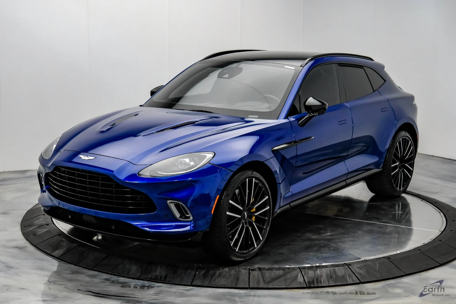 2023 Aston Martin DBX V8, 4/28