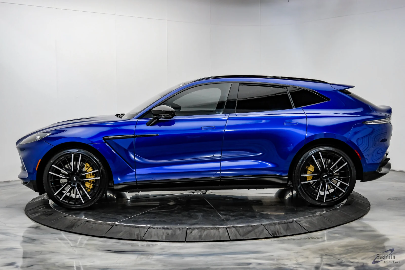 2023 Aston Martin DBX V8, 5/28