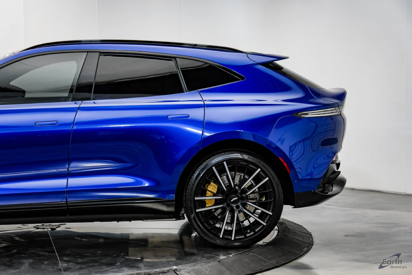 2023 Aston Martin DBX V8, 7/28