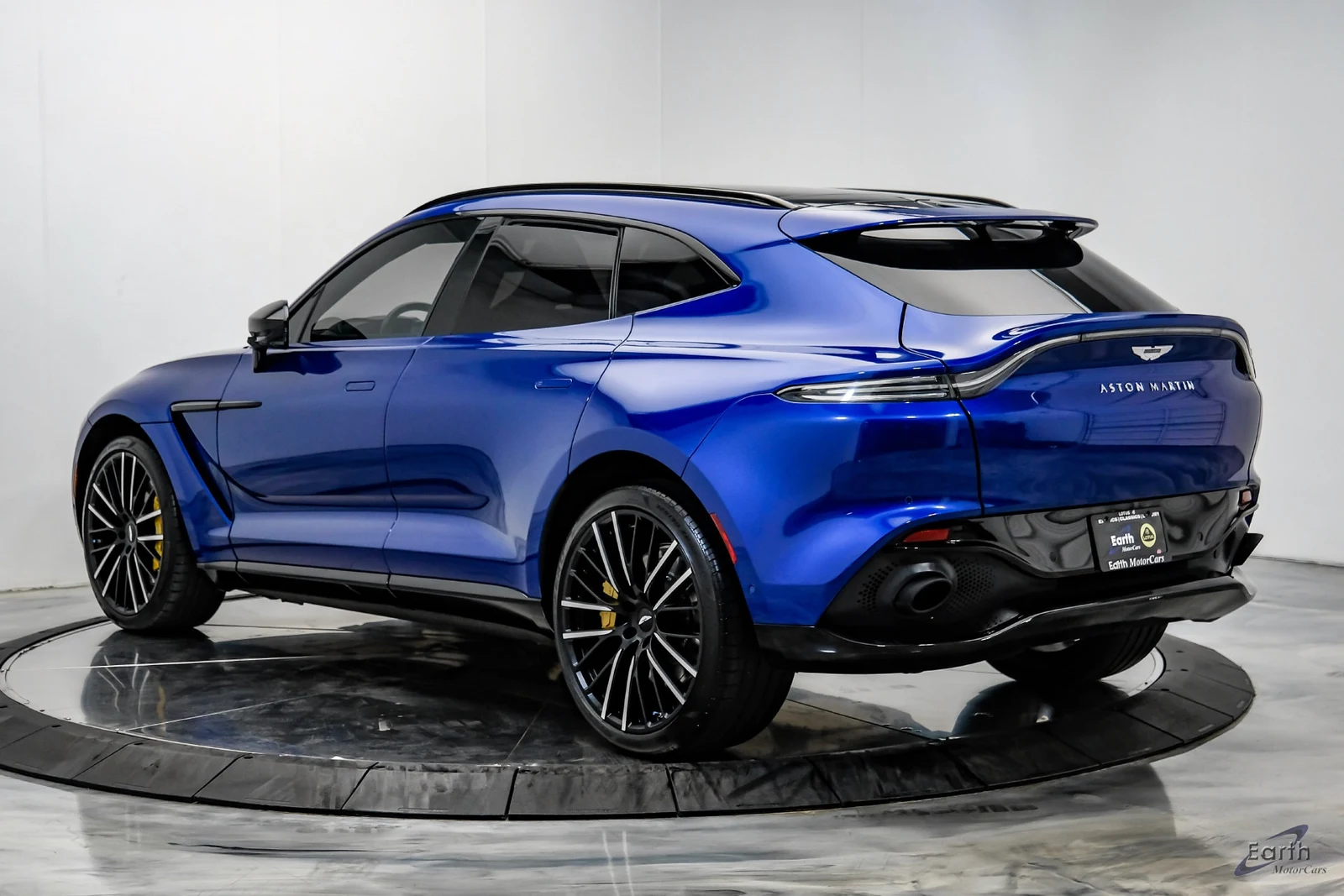 2023 Aston Martin DBX V8, 8/28