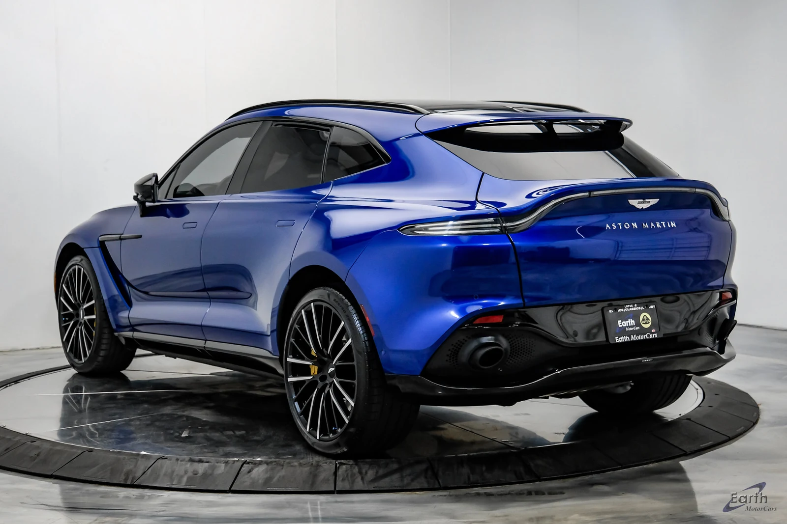 2023 Aston Martin DBX V8, 9/28