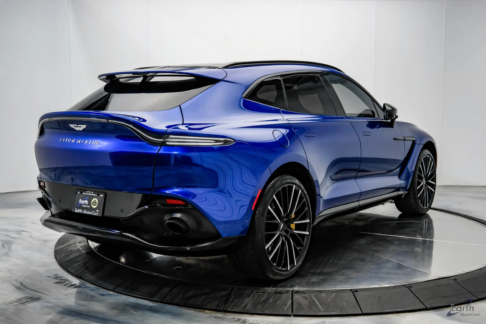 2023 Aston Martin DBX V8, 10/28