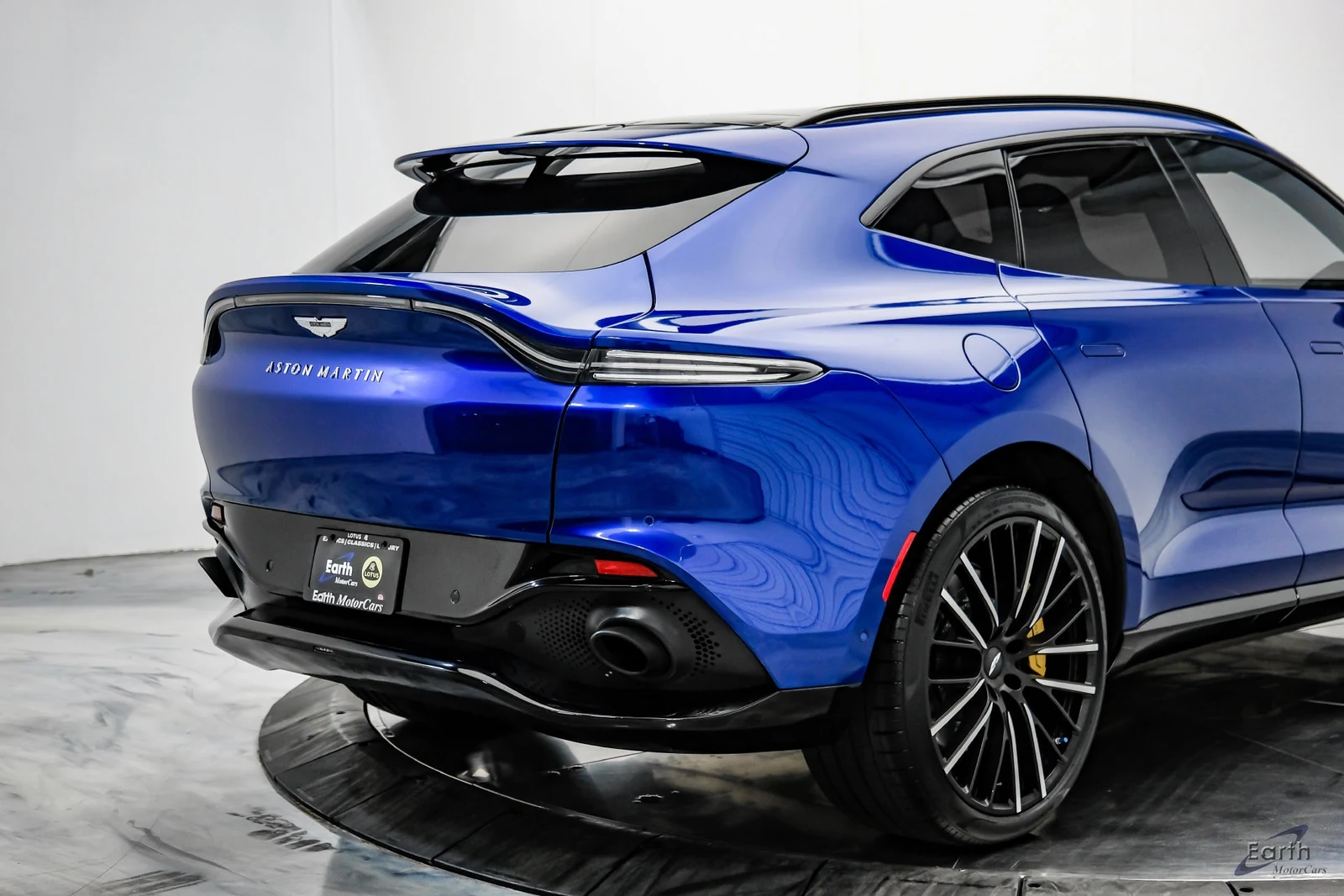 2023 Aston Martin DBX V8, 11/28