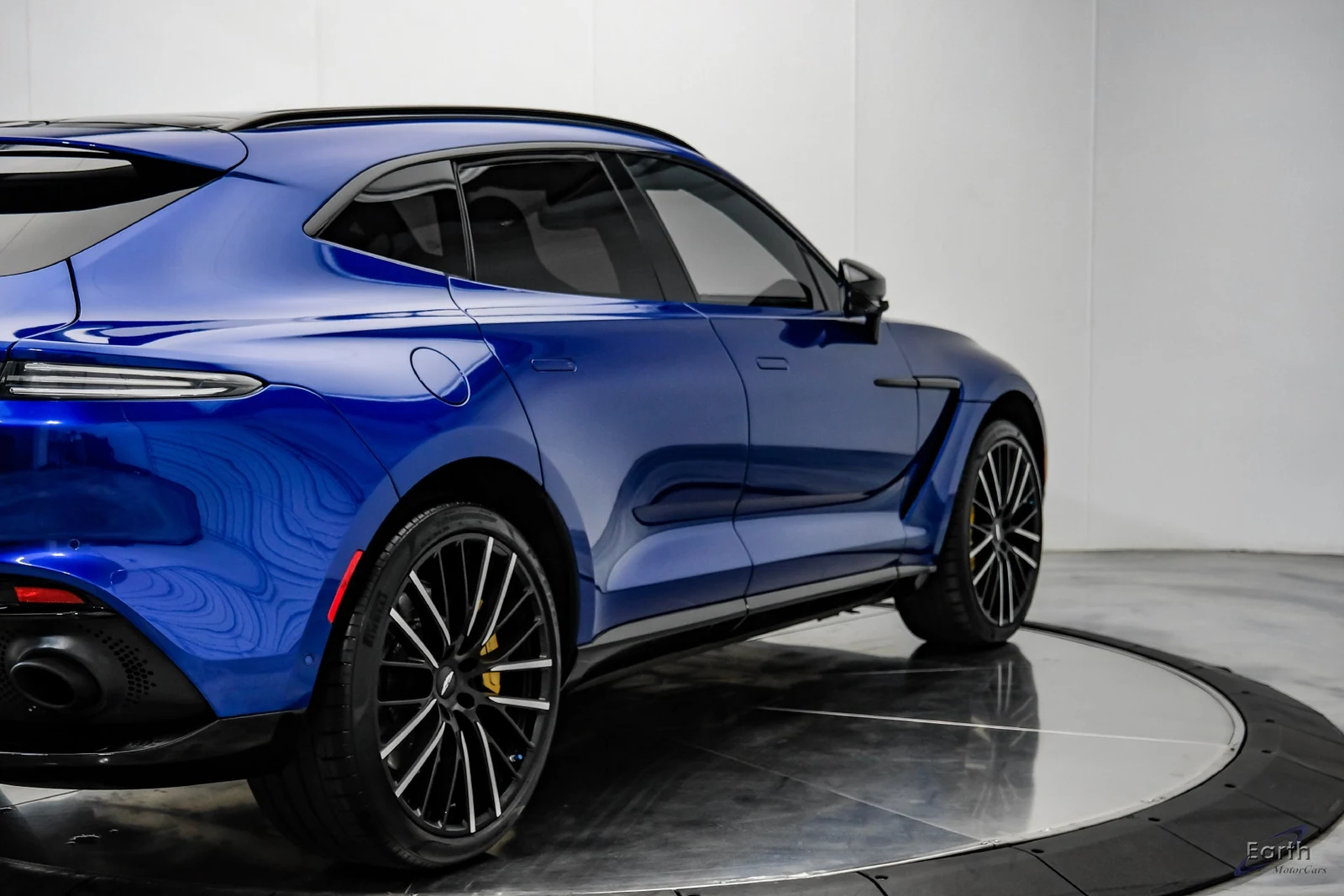2023 Aston Martin DBX V8, 12/28