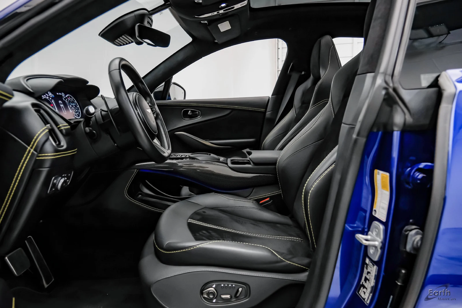 2023 Aston Martin DBX V8, 27/28