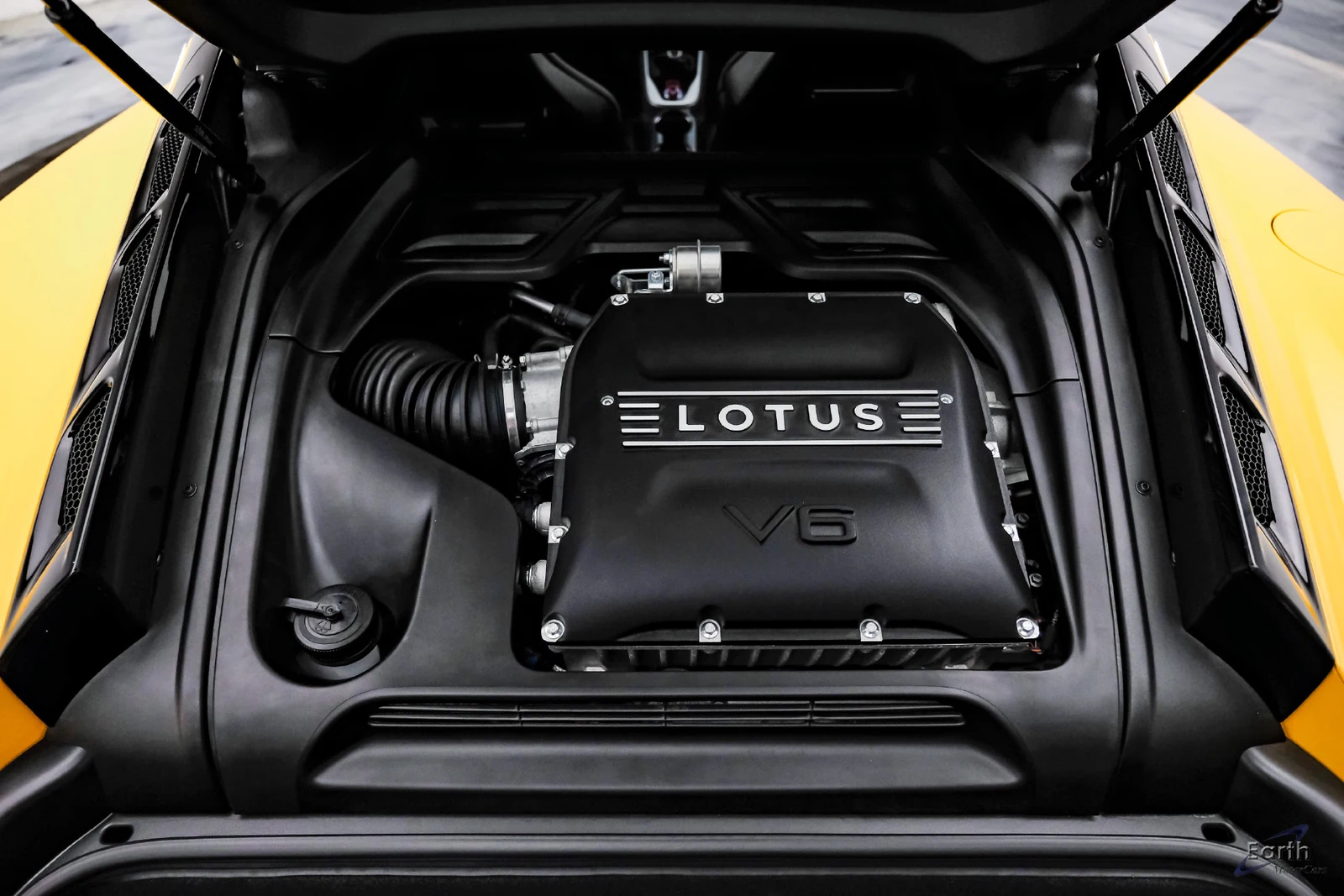 2026 Lotus Emira V6 SE, 3/28