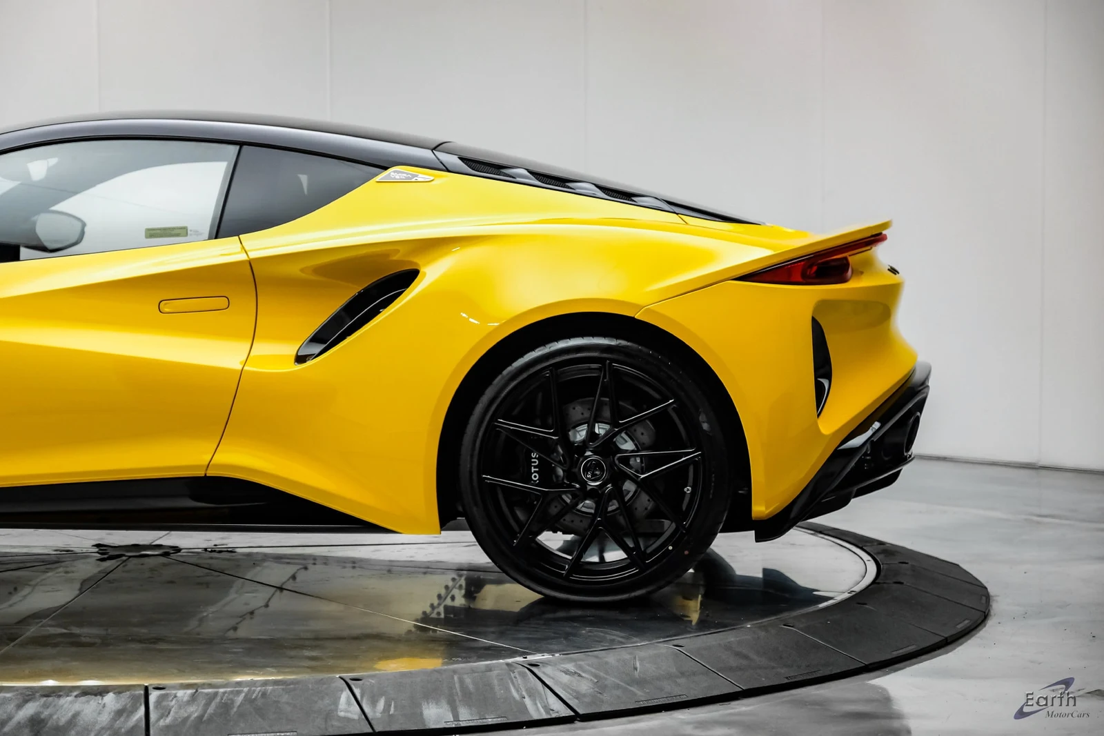 2026 Lotus Emira V6 SE, 9/28