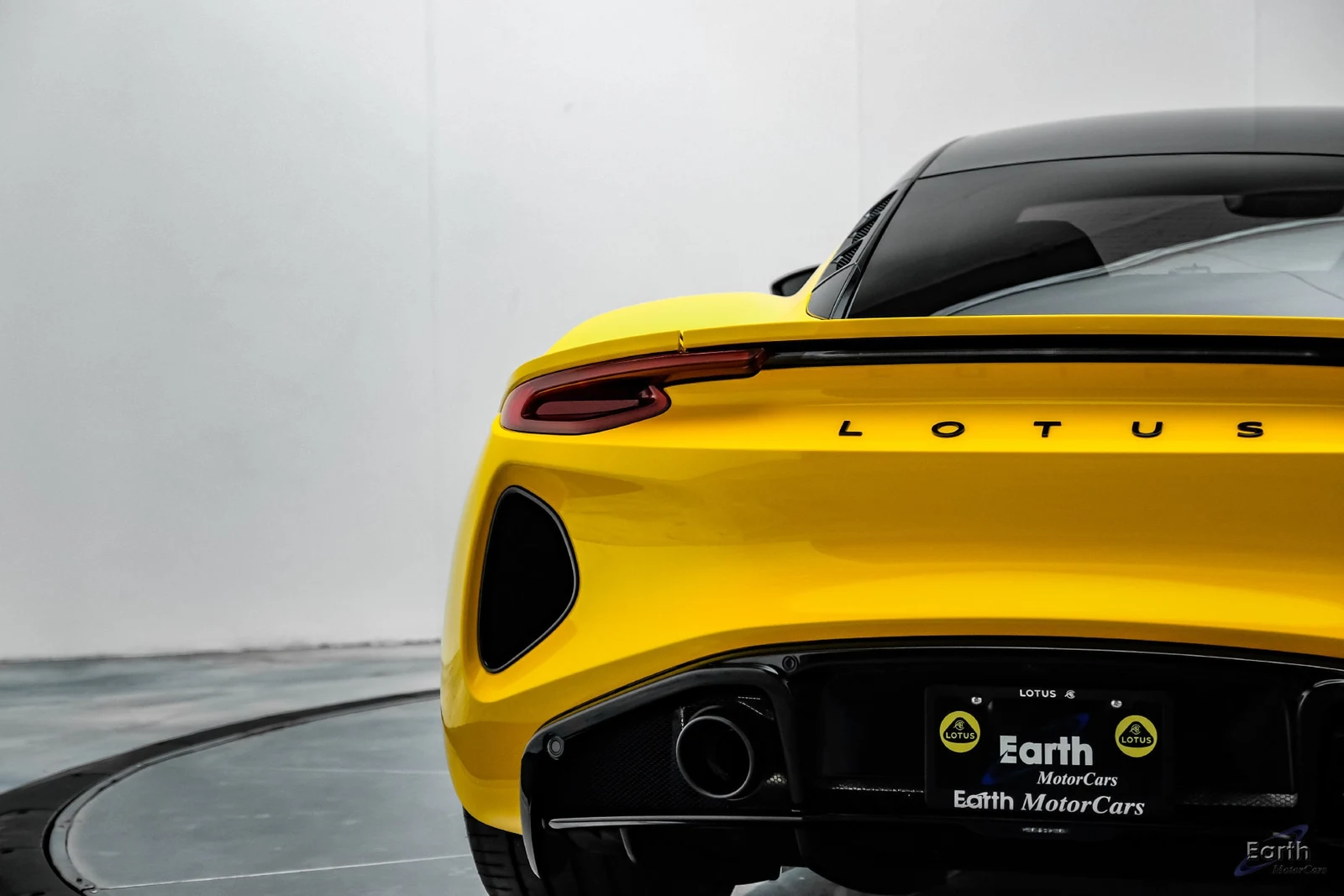 2026 Lotus Emira V6 SE, 15/28