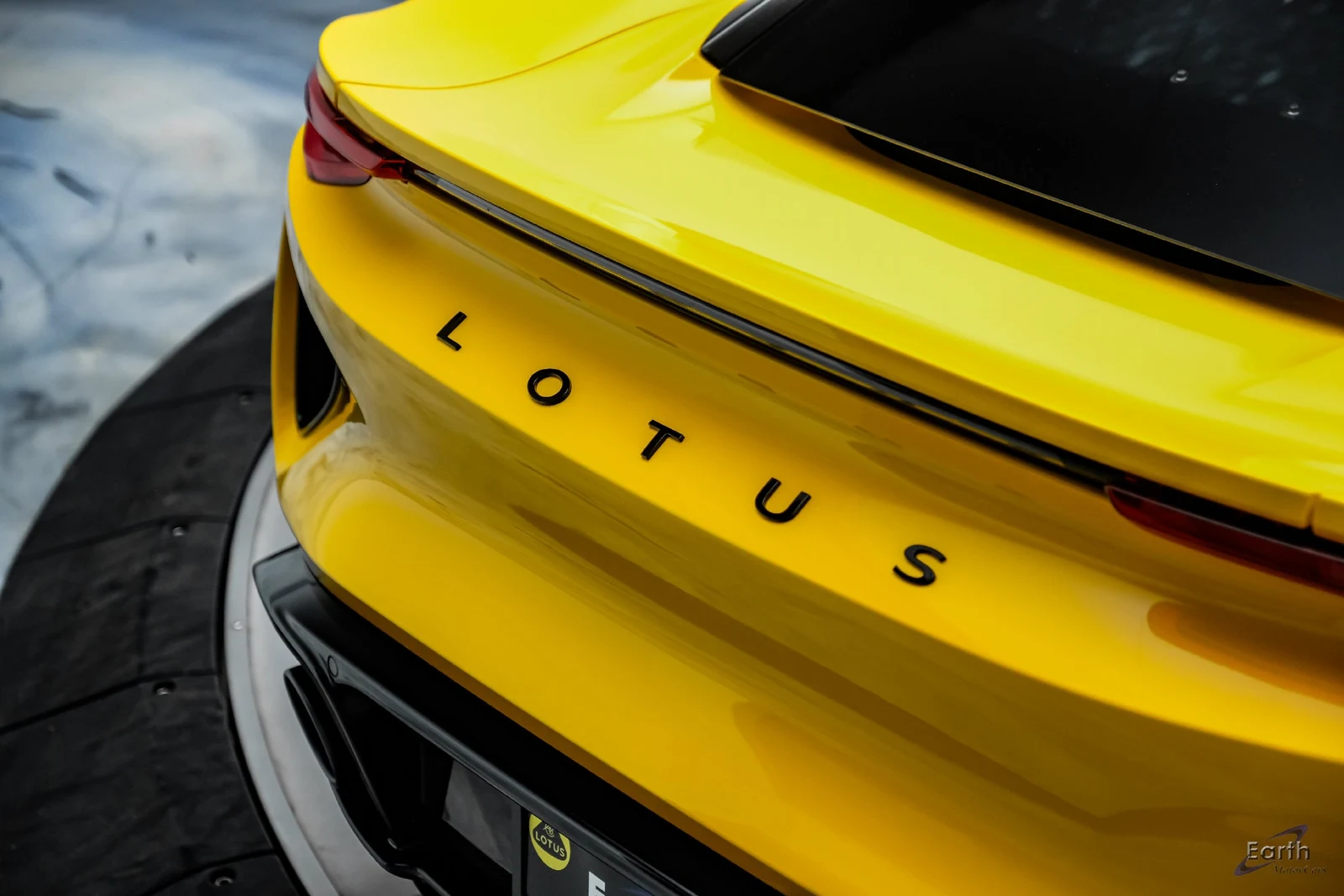 2026 Lotus Emira V6 SE, 16/28