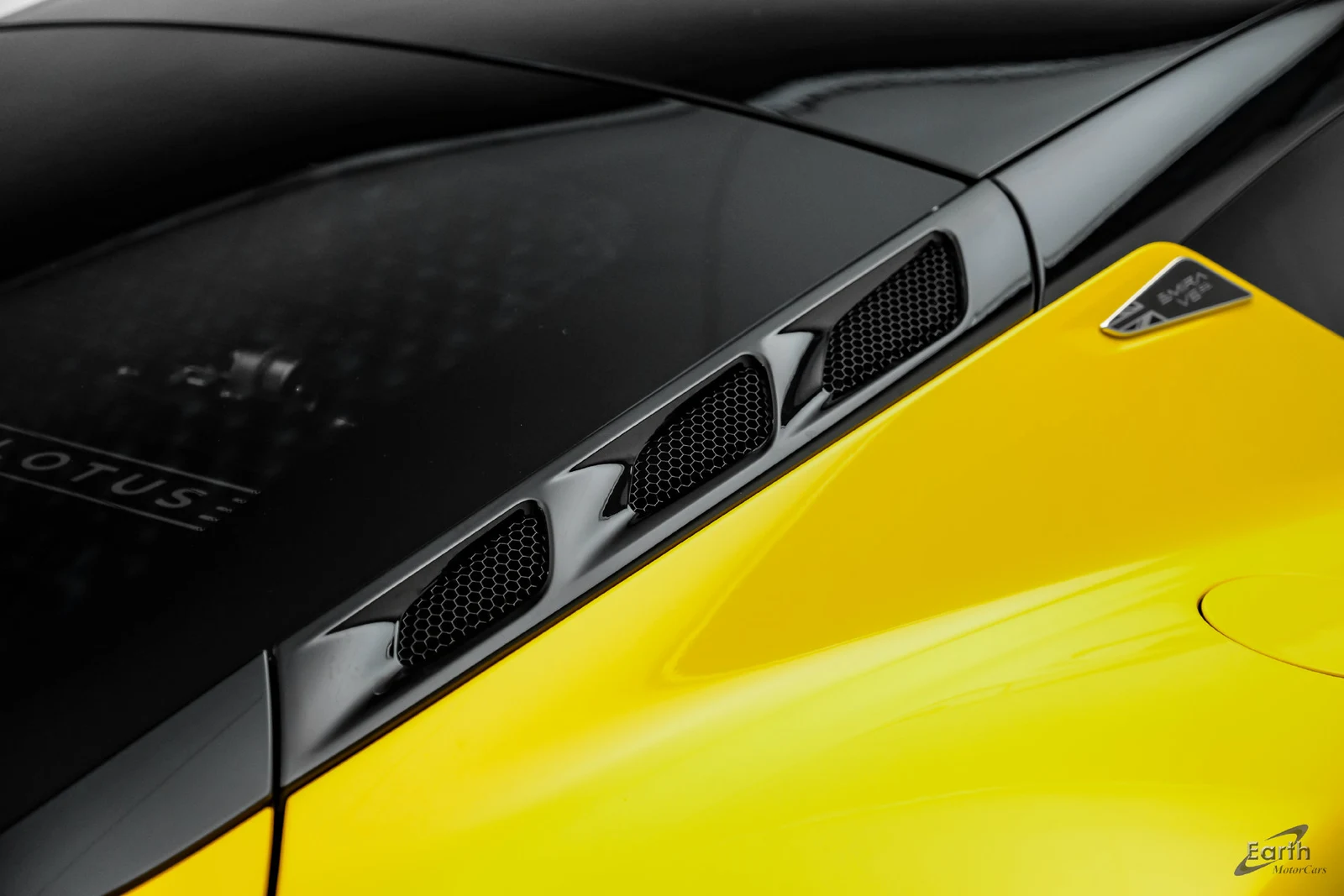 2026 Lotus Emira V6 SE, 17/28