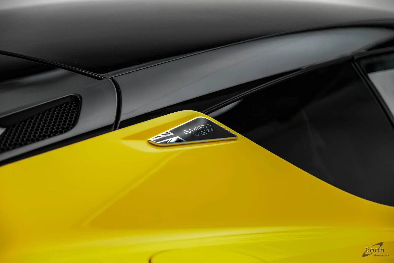2026 Lotus Emira V6 SE, 18/28