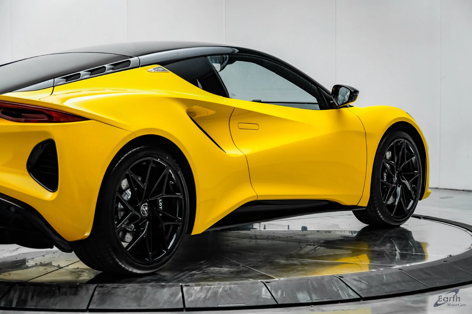 2026 Lotus Emira V6 SE, 22/28