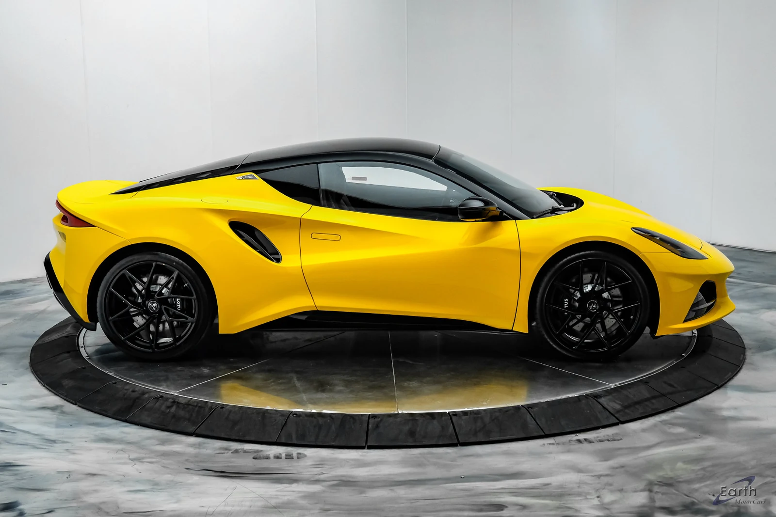2026 Lotus Emira V6 SE, 24/28