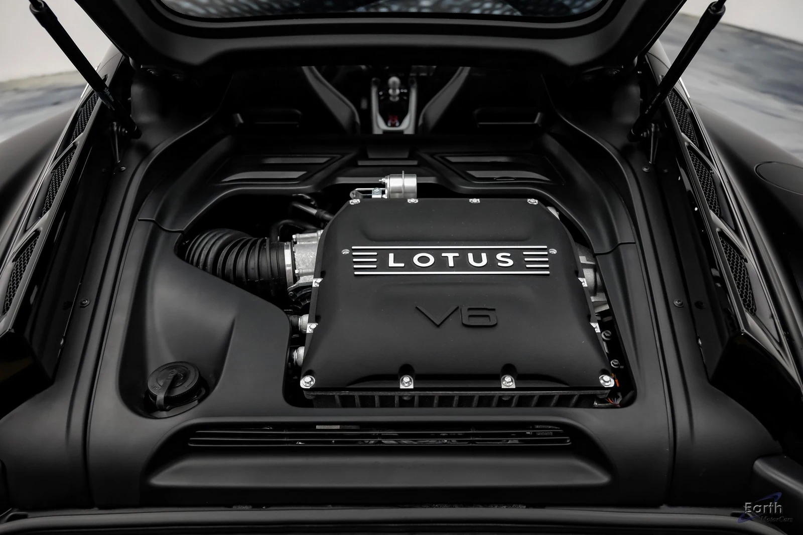 2026 Lotus Emira V6 SE, 3/29