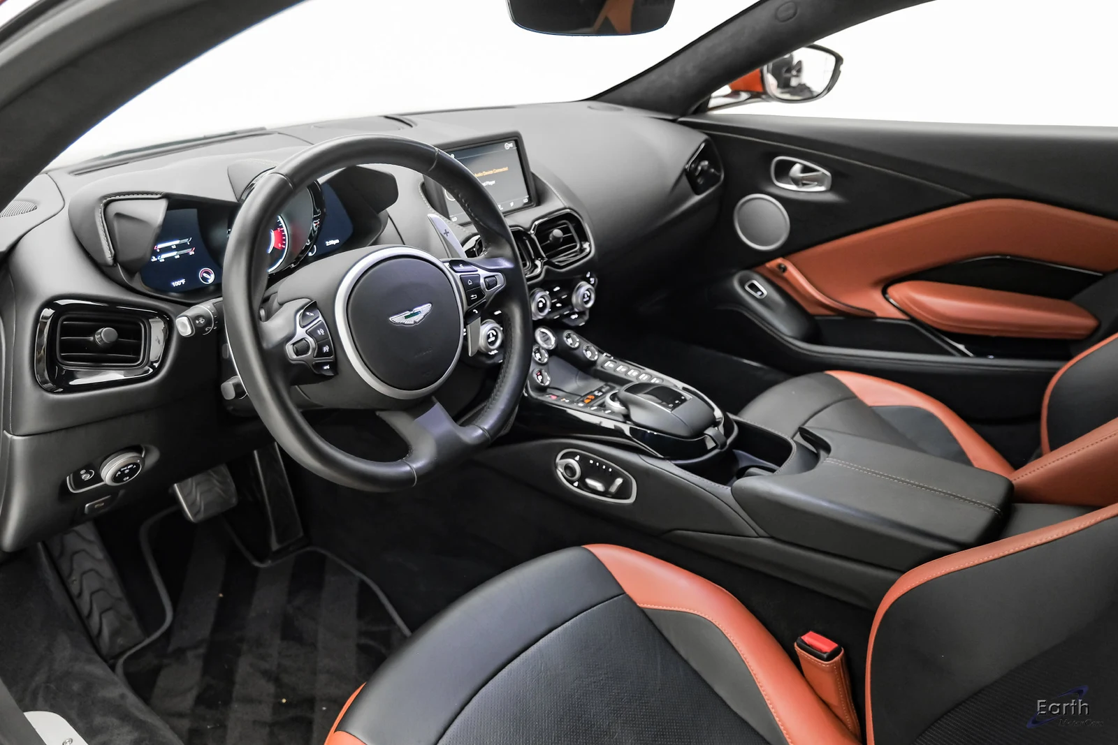 2019 Aston Martin Vantage Coupé (2018), 2/28