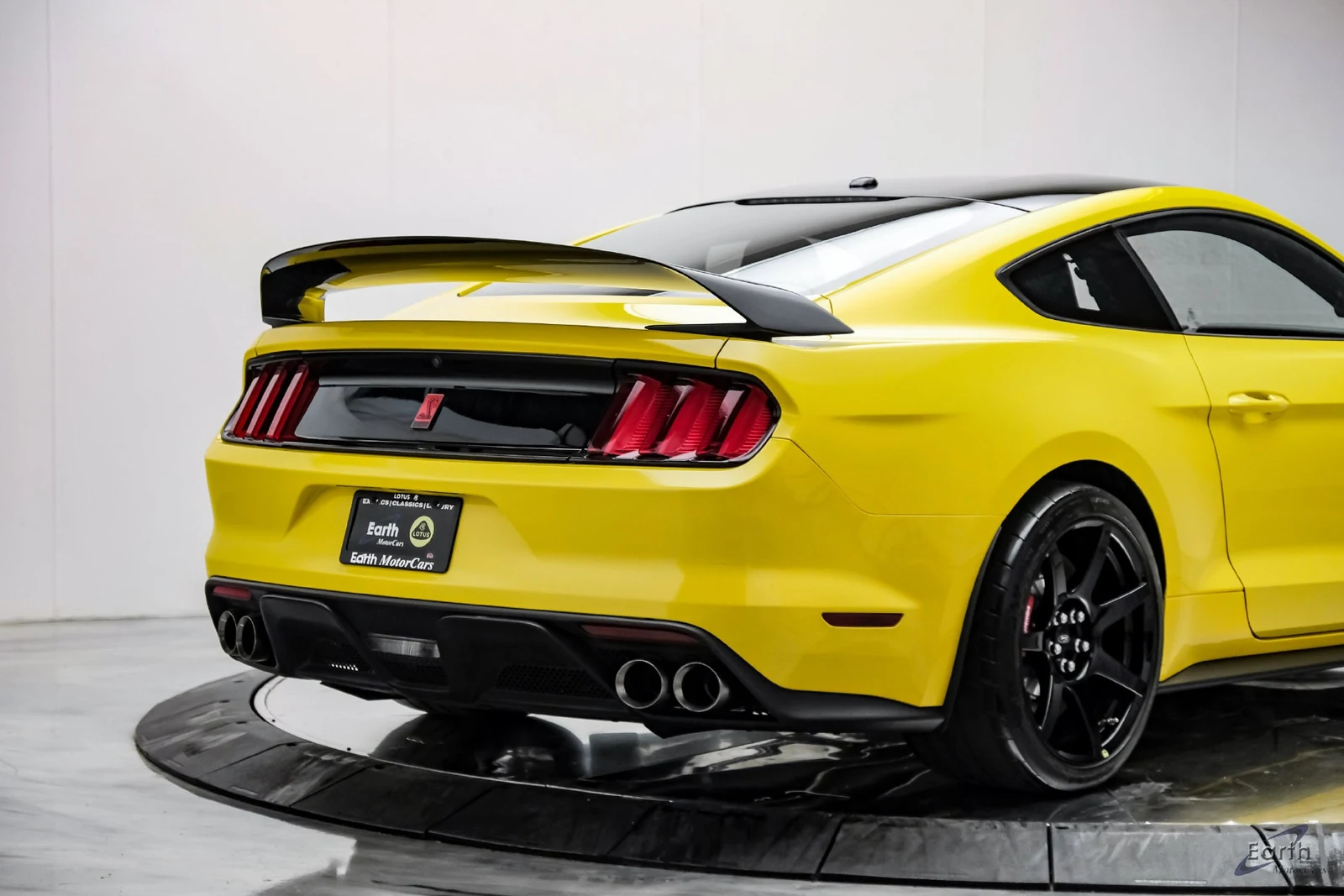 2017 Ford Mustang Shelby GT350 R, 16/28